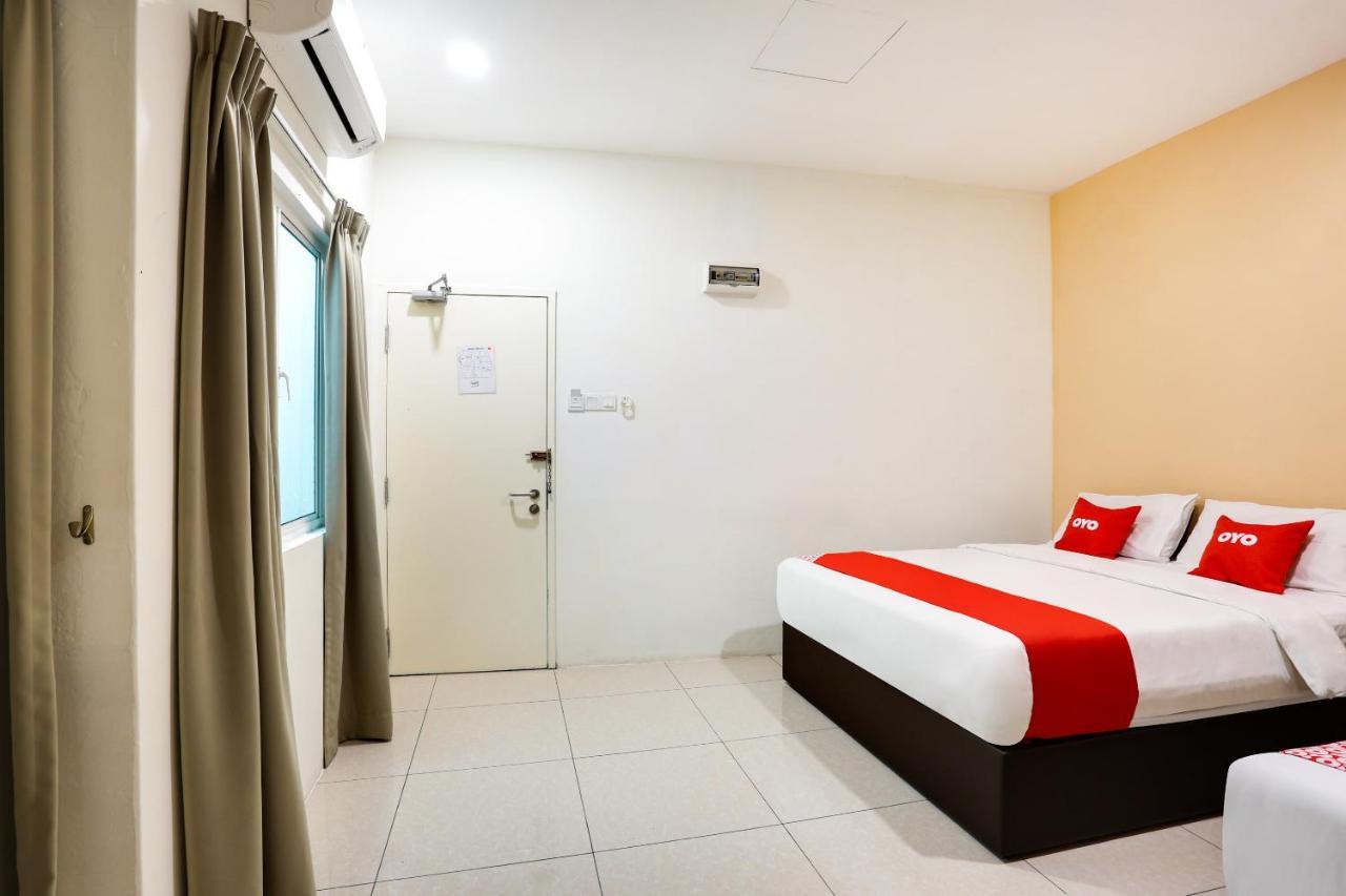 โอโย 89677 ซันฟลาวเวอร์ โฮเต็ล Hotel เซเรมบัน ภายนอก รูปภาพ