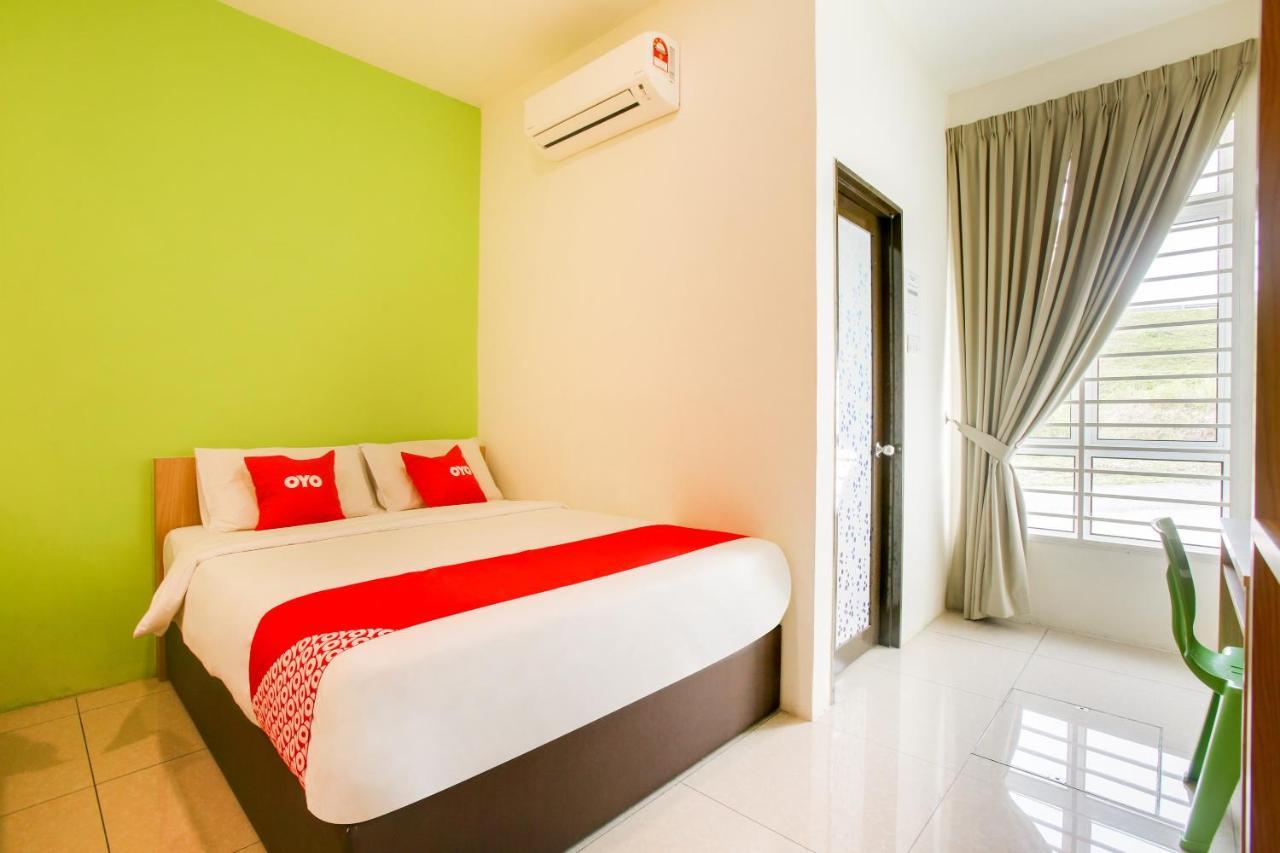 โอโย 89677 ซันฟลาวเวอร์ โฮเต็ล Hotel เซเรมบัน ภายนอก รูปภาพ
