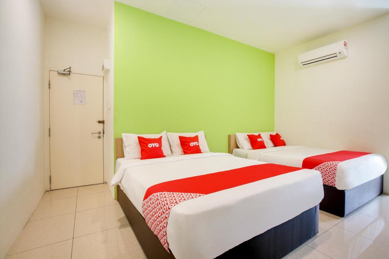 โอโย 89677 ซันฟลาวเวอร์ โฮเต็ล Hotel เซเรมบัน ภายนอก รูปภาพ