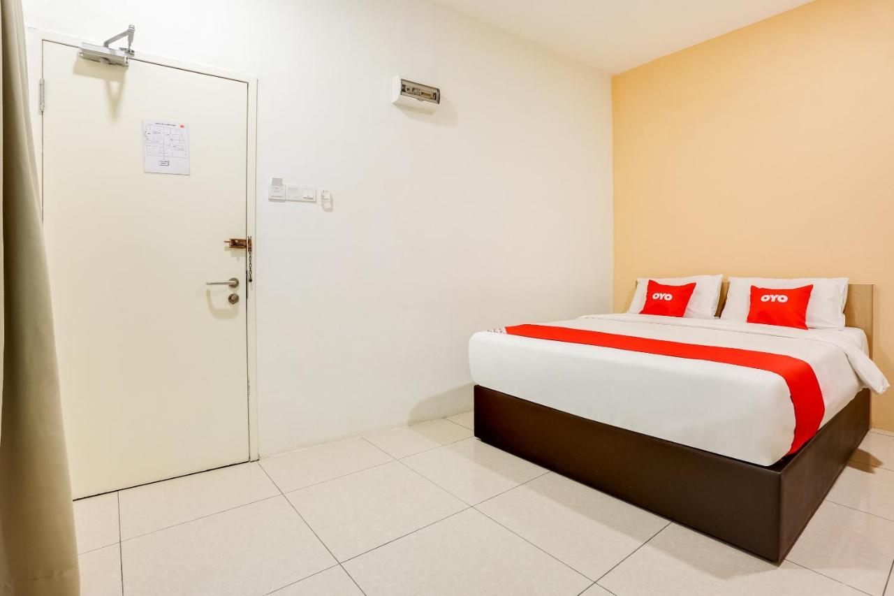 โอโย 89677 ซันฟลาวเวอร์ โฮเต็ล Hotel เซเรมบัน ภายนอก รูปภาพ