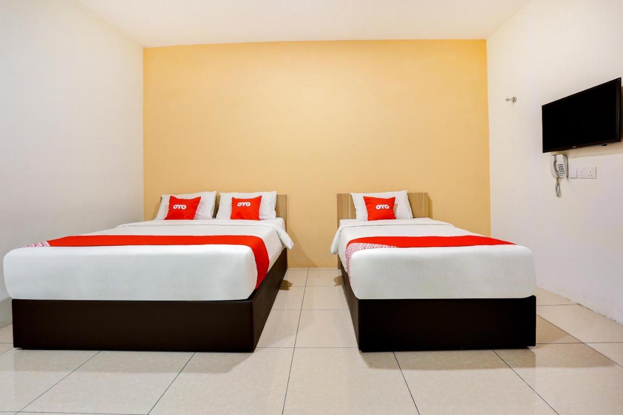 โอโย 89677 ซันฟลาวเวอร์ โฮเต็ล Hotel เซเรมบัน ภายนอก รูปภาพ