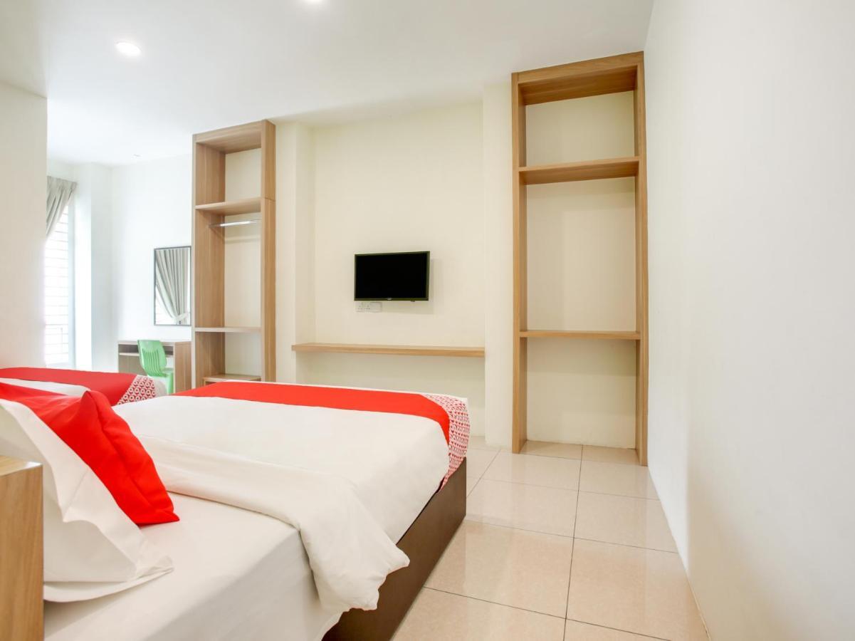 โอโย 89677 ซันฟลาวเวอร์ โฮเต็ล Hotel เซเรมบัน ภายนอก รูปภาพ